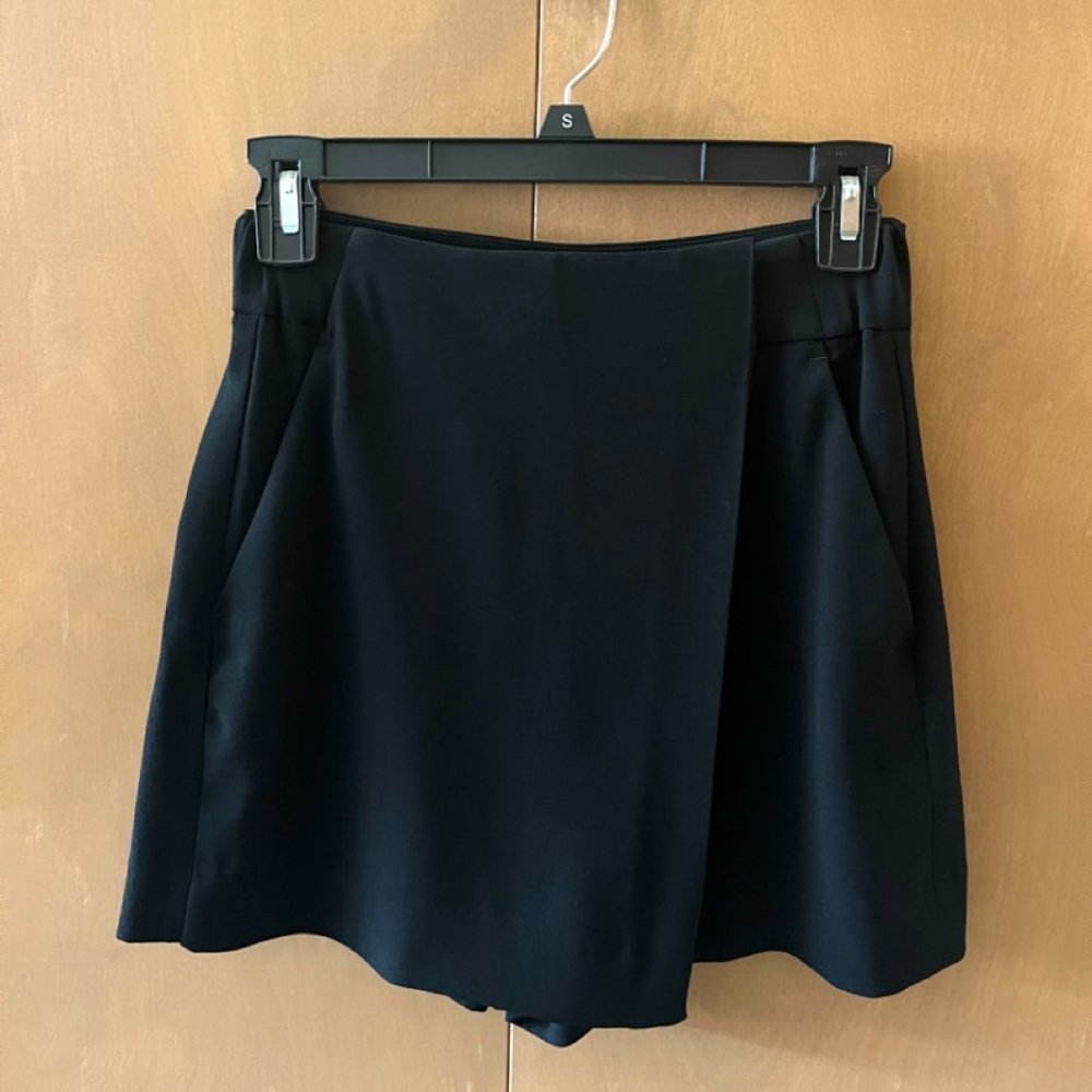 Aritzia Babaton Hikaru Skort